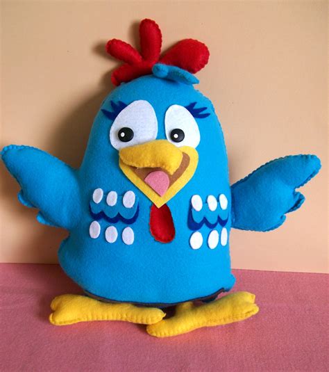 Para fazer esta simpática galinha pintadinha você irá precisar de: Galinha Pintadinha em Feltro 50 cm/altur | Encanto Kids Artes | Elo7