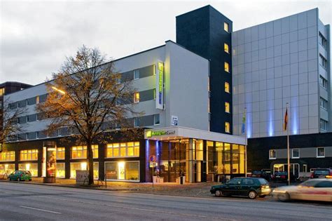 Town hall is 2.9 km away. Holiday Inn Express Hamburg Hotel STERNZAHL* ab CHF 0 ...