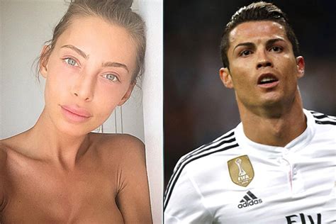 The pair are often seen wearing expensive bling with ronaldo wowing fans by showing off a £371,000 rolex watch last month. Ronaldo's New Girfriend - Diski 365