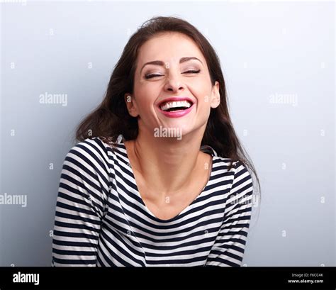 Frauen Weit Geöffneter Mund Zähne Fotos Und Bildmaterial In Hoher Auflösung Alamy