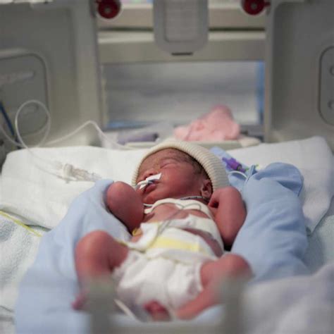 Hearing Moms Voice Help Preemie Grow Preemie Babies Premature Baby