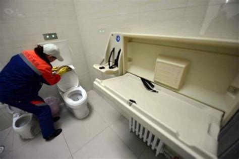 Shanghais First Unisex Public Restroom Receives Mixed Reactions