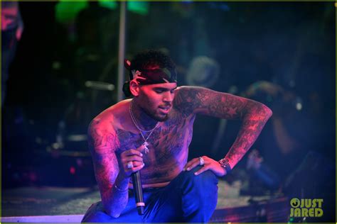 Chris Brown Kicks Off 2016 With Shirtless Vegas Performance Photo 3542232 Chris Brown