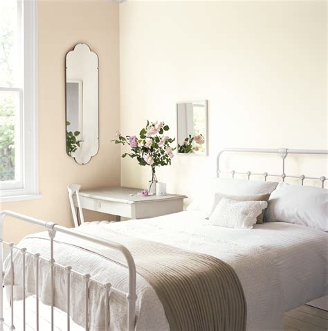 Create A Cosy Cream And White Bedroom Ideas Dulux
