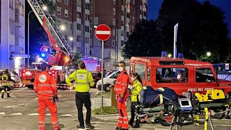 Comune di rozzano, rozzano, milano. Rozzano (Milano) - Uomo si barrica in casa e minaccia di ...