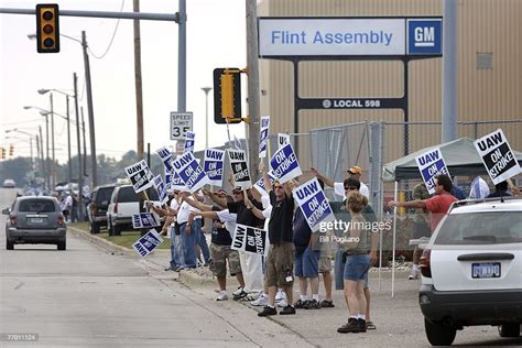 Members Of The United Auto Workers Strike In Front Of The General