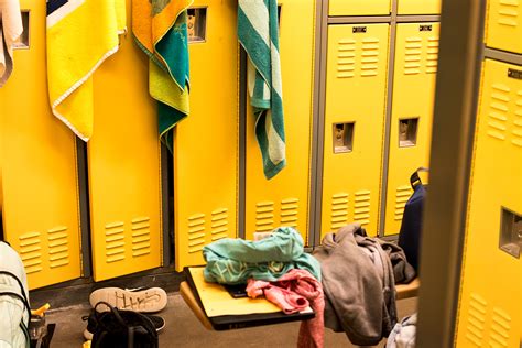 girls locker room the uproar