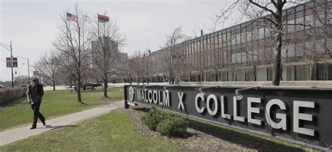 Report Claims City Colleges Of Chicago Bestowed Thousands Of Unearned