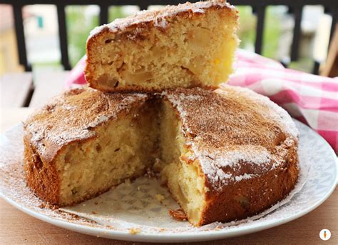 Un dolce perfetto anche per i più piccoli, si prepara con tante mele, sofficissimo, l'ideale per chi non ha molto tempo o che ha un po di mele da consumare, questa torta tante mele è davvero deliziosa. Torta di mele con tante mele - Oggi Veggie