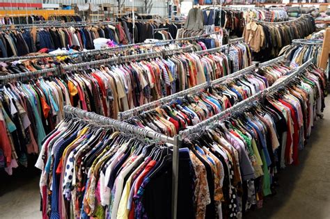 Check Out The Wholesale Clothing Vendors For Your Shopping Beauty