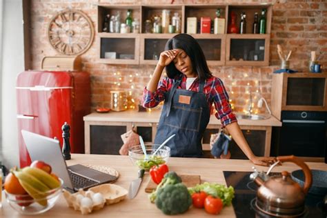 Premium Photo Cheerful Black Woman Cooking Healthy Breakfast On The