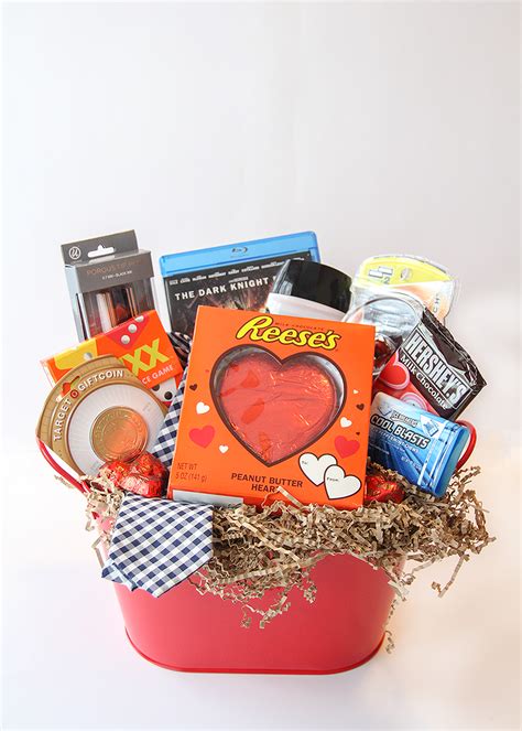 Between the personalized socks, candy bra, and snoop dogg. Valentine's Day Gift Basket For Him - Busy Mommy