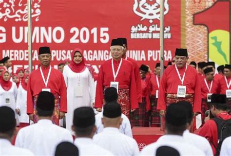 Pembahas usul perhimpunan agung pergerakan puteri umno 2015 wakil negeri : Najib rasmi Perhimpunan Agung UMNO 2015 | Astro Awani