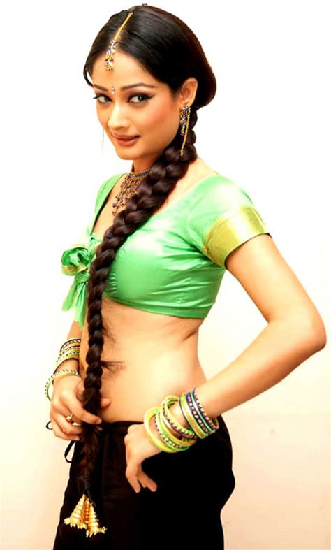 Actress Kiran Rathod Sexy Navel And Cleavage Show In Green Saree