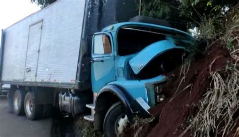 homem morre em acidente na br 369 envolvendo carro e caminhão