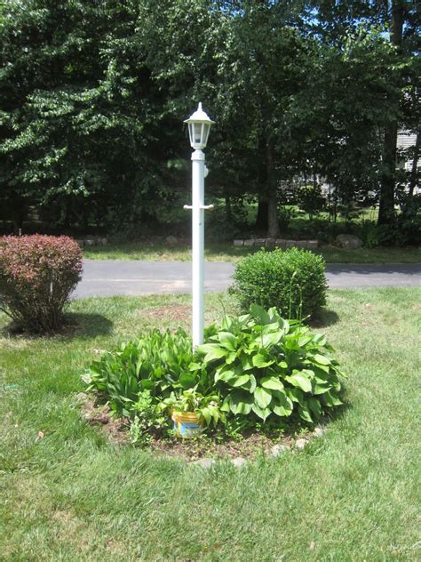 Lamp Post Makeover And How To Create A Perfect Circle Flower Bed