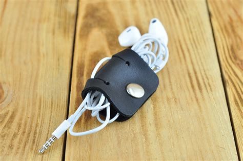 Headphone holder Clip on headphone Earbud holder Cable | Etsy | Earbud holder, Headphone holder ...