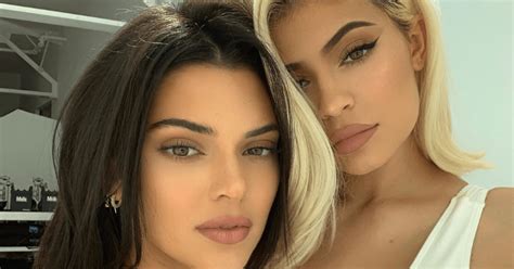 Kendall And Kylie Jenners Makeup Differences Show In Selfie