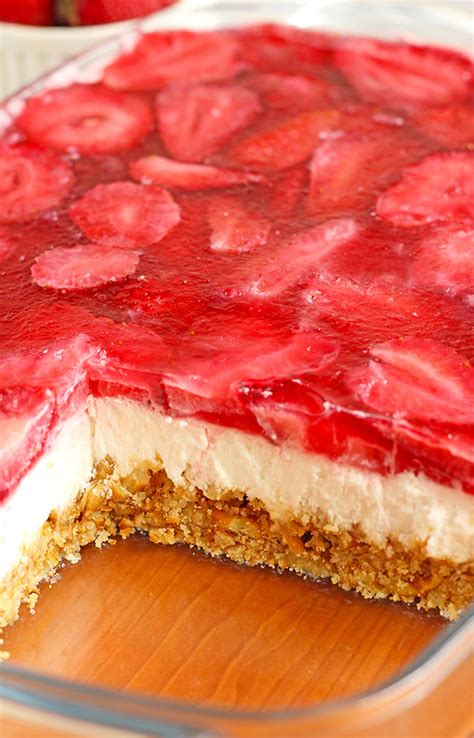 Kerrygold zeigt ihnen wie es geht! Strawberry Pretzel Dessert - Sugar Apron