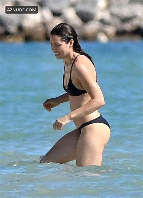 Jessica Biel Sexy With Justin Timberlake Show On A Caribbean Vacation