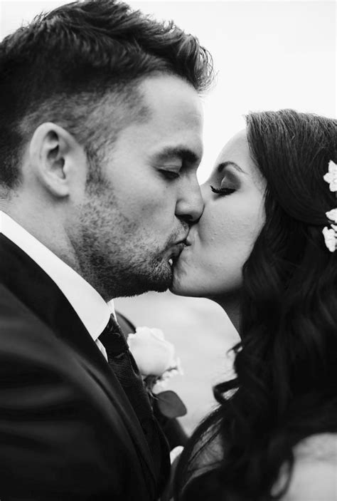 Cute Wedding Photo Bride And Groom Black And White Photo Wedding Photo Ideas Groom Photo Bride