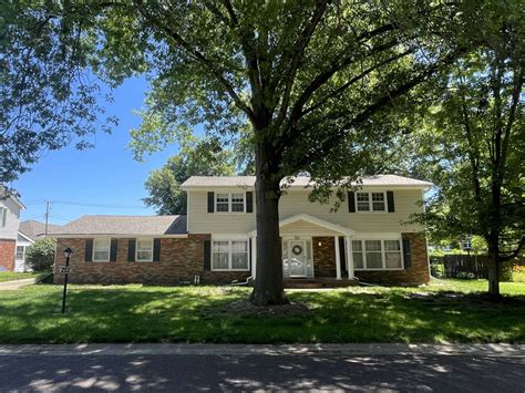 Prime Flip Opportunity: Renovation Ready Home on Defoe Drive in SW