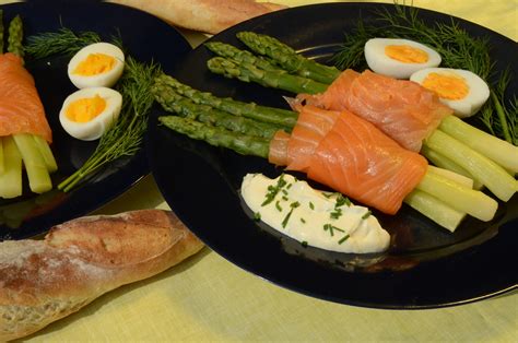 Groene asperges in gerookte zalm Janny de Moor