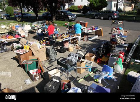Yard Sale Garage Sale Stock Photo - Alamy