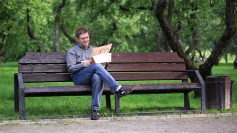 Man Reads A Newspaper On Stockvideoklipp Helt Royaltyfria 4193989