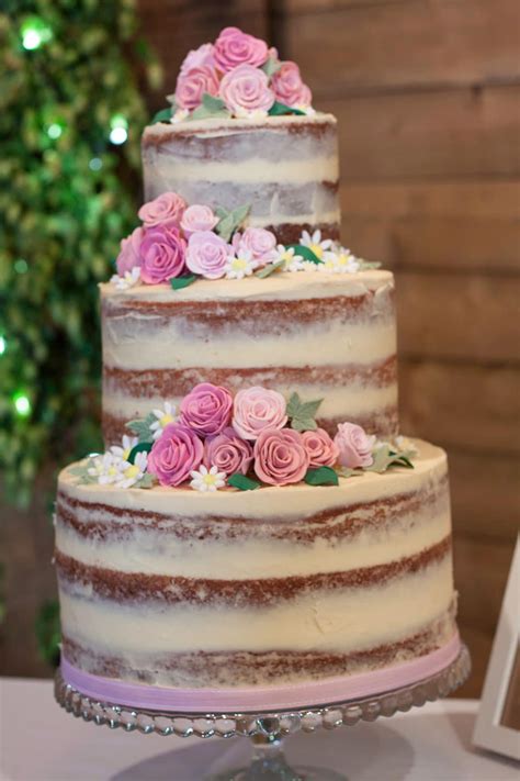 This layer cake tutorial is geared toward beginners. 10 Simple Wedding Cakes You Could Make Yourself