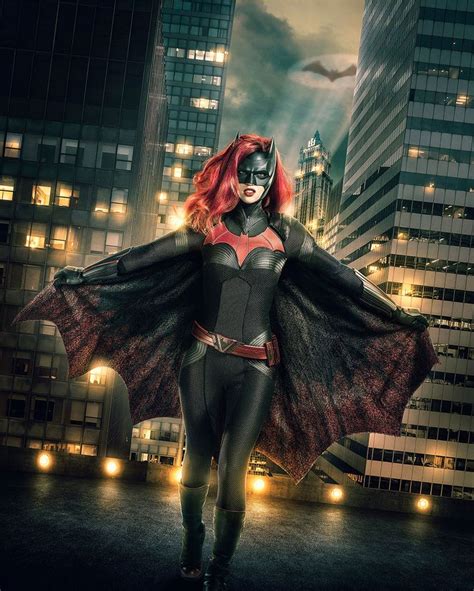 Ruby Rose Suits Up As The Cws Batwoman In First Look Image Batwoman