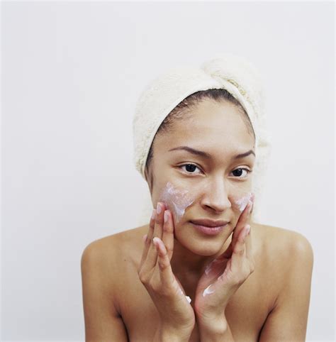 10 Healthy Skin Habits All 20 Somethings Should Master Now To Have