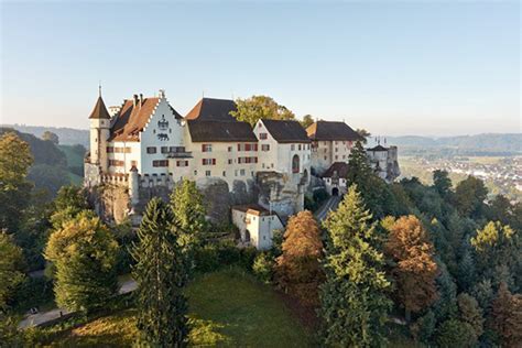 Phương thanh chính thức lên tiếng về group chat gây tranh cãi trên mxh suốt vài tiếng. 11 lâu đài đẹp nổi tiếng tại Thụy Sĩ
