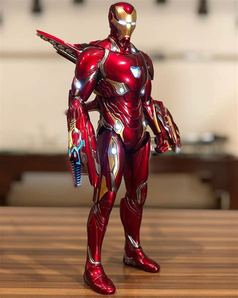 Hot Toys Iron Man Mark 50 Town