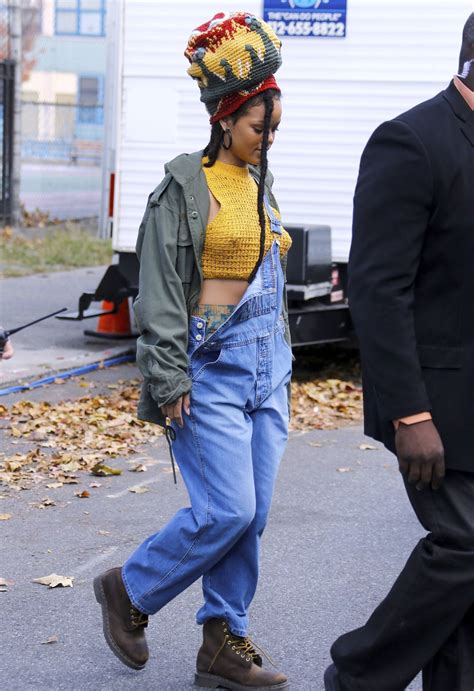 Rihanna Arriving At The Oceans 8 Set In Nyc Nov 4 Rihanna Outfits