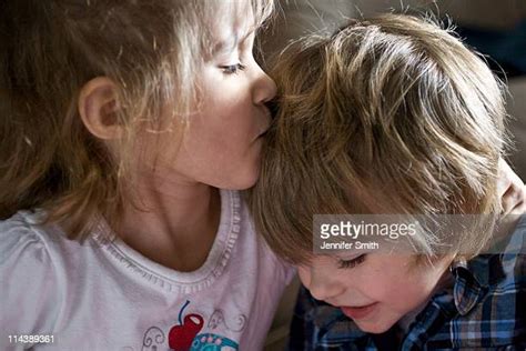 60 Meilleures Twins Sisters Kissing Photos Et Images Getty Images