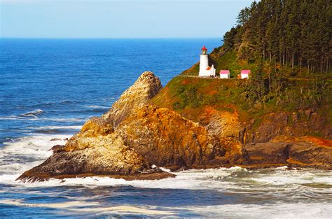 Heceta Head Lighthouse Near Yachats Oregon Usa • Wander Your Way