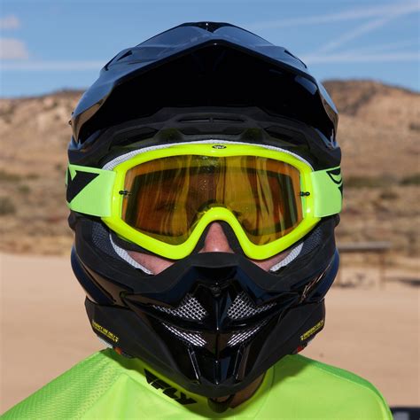 Bold original artwork on the exterior compliments a plush interior, generous ventilation, and dual density eps liner. Shoei VFX-Evo Review | Off-Road Motorcycle Helmet