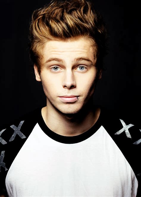 Discover images and videos about luke hemmings from all over the world on we heart it. Luke Hemmings | 5SOS Wiki | Fandom