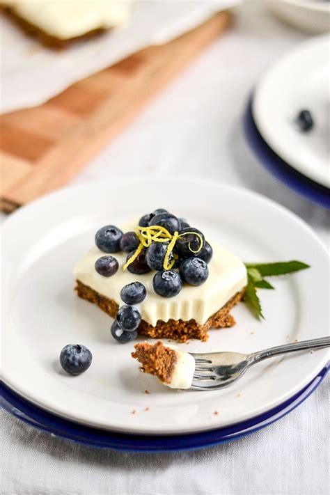 The colder it gets, the more we turn to comforting food. No Bake Greek Yogurt Cheesecake(Without Gelatin!)