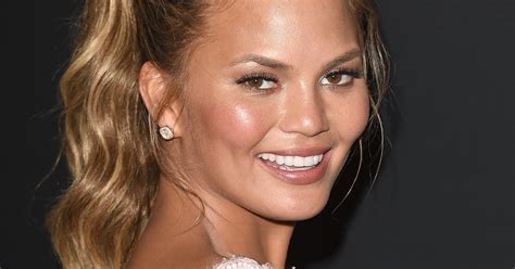 Chrissy Teigen Stars In Samsung Commercial And Shes Her Usual Body Positive Self