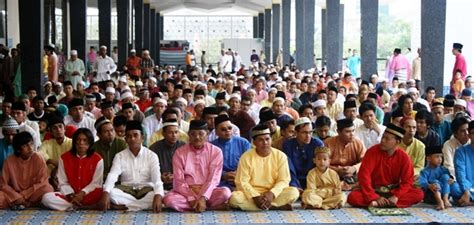 Top suggestions for perayaan malam tahun baru. "Ustaz, Apa Masalah Orang Melayu Sebenarnya?" | Iluminasi