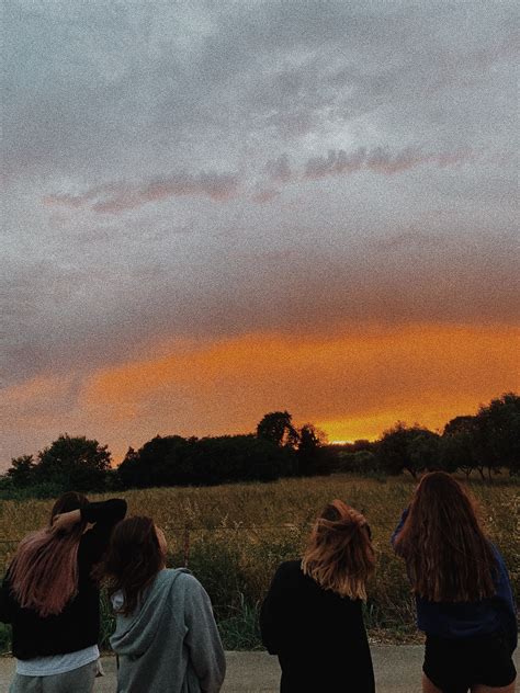 Best Friends Trip Aesthetic Sunset With Friends
