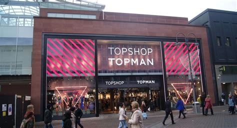 Topshop Removing Insanely Skinny Mannequins From Its Stores After Customer Calls Them Out On