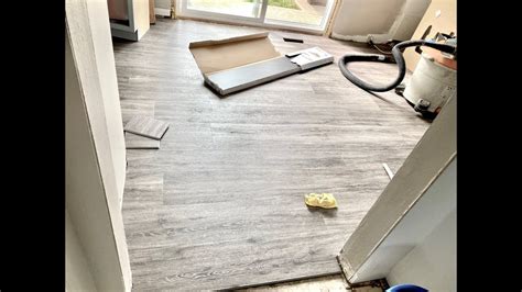 This floor offers a simple glueless installation system perfect for diy installs. Mohawk® Perfectseal Solutions 10 Station Oak Mix Laminate ...