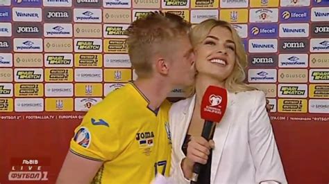 Zinchenko in ukraine vs iceland follow: Zinchenko plants kiss on Ukrainian reporter - AS.com