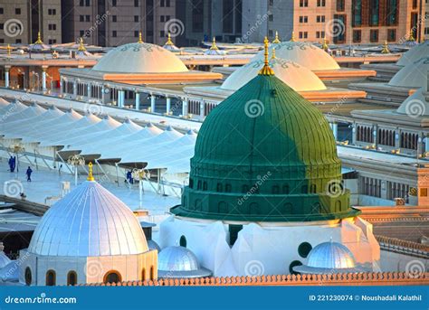 Green Dome Of Prophet Mohammed In Masjid Nabawi Medina Saudi Arabia