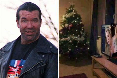 Wwe Legend Scott Hall Posts Picture Of Christmas Tree Online And