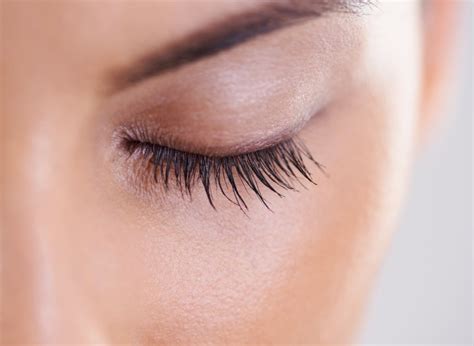 The One Step That S Crucial If You Have Straight Lashes
