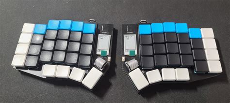 True Wireless Split Keyboard With Ink Display Rolkb